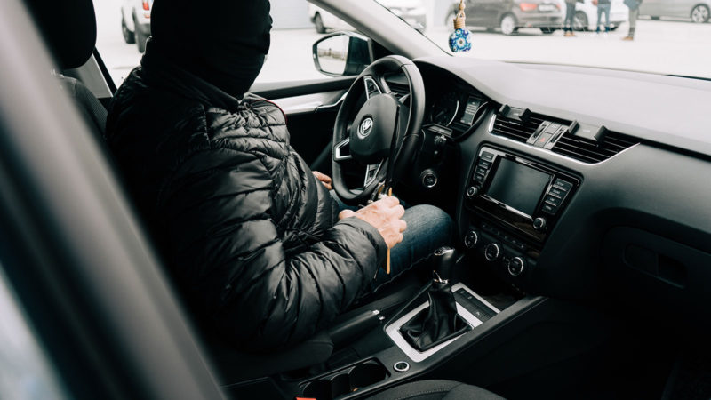 Zastavte zloděje automobilů. Pomůže vám zabezpečovací systém